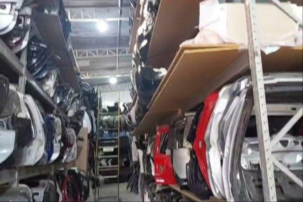 Comerciante foi preso com cerca de três mil peças sem registro do Detran.