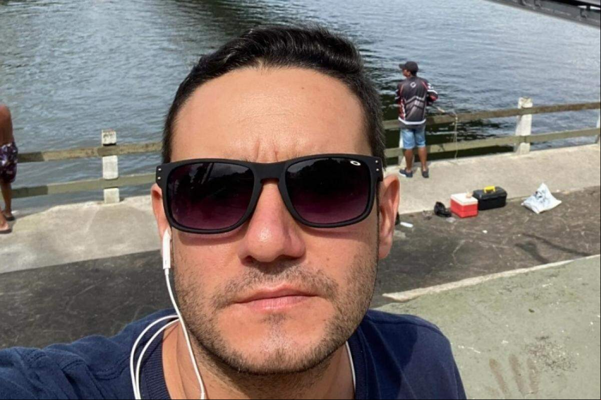 Populares encontraram Vinícius Marsoli morto no interior do veículo.