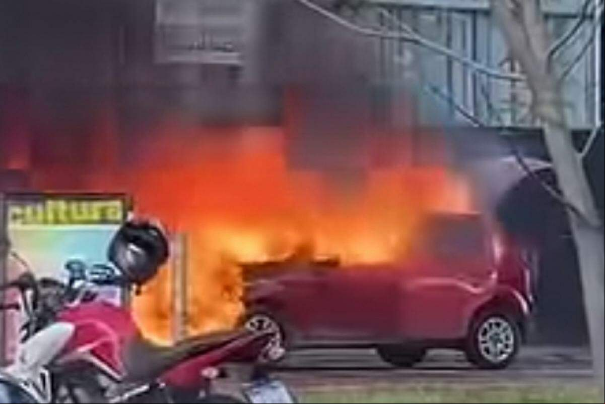 A motorista relatou que o carro parou e logo o fogo começou.
