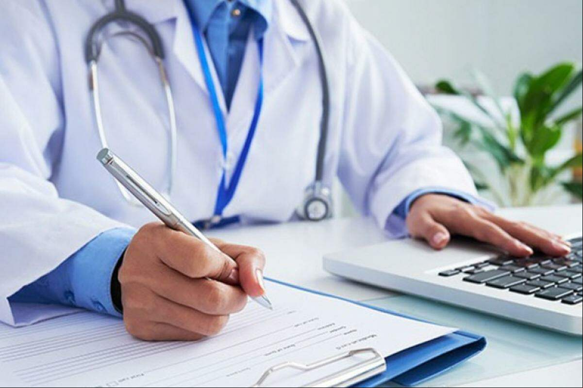 Nas unidades públicas, ele foi medicado com analgésicos e anti-inflamatórios, mas não recebeu diagnóstico conclusivo